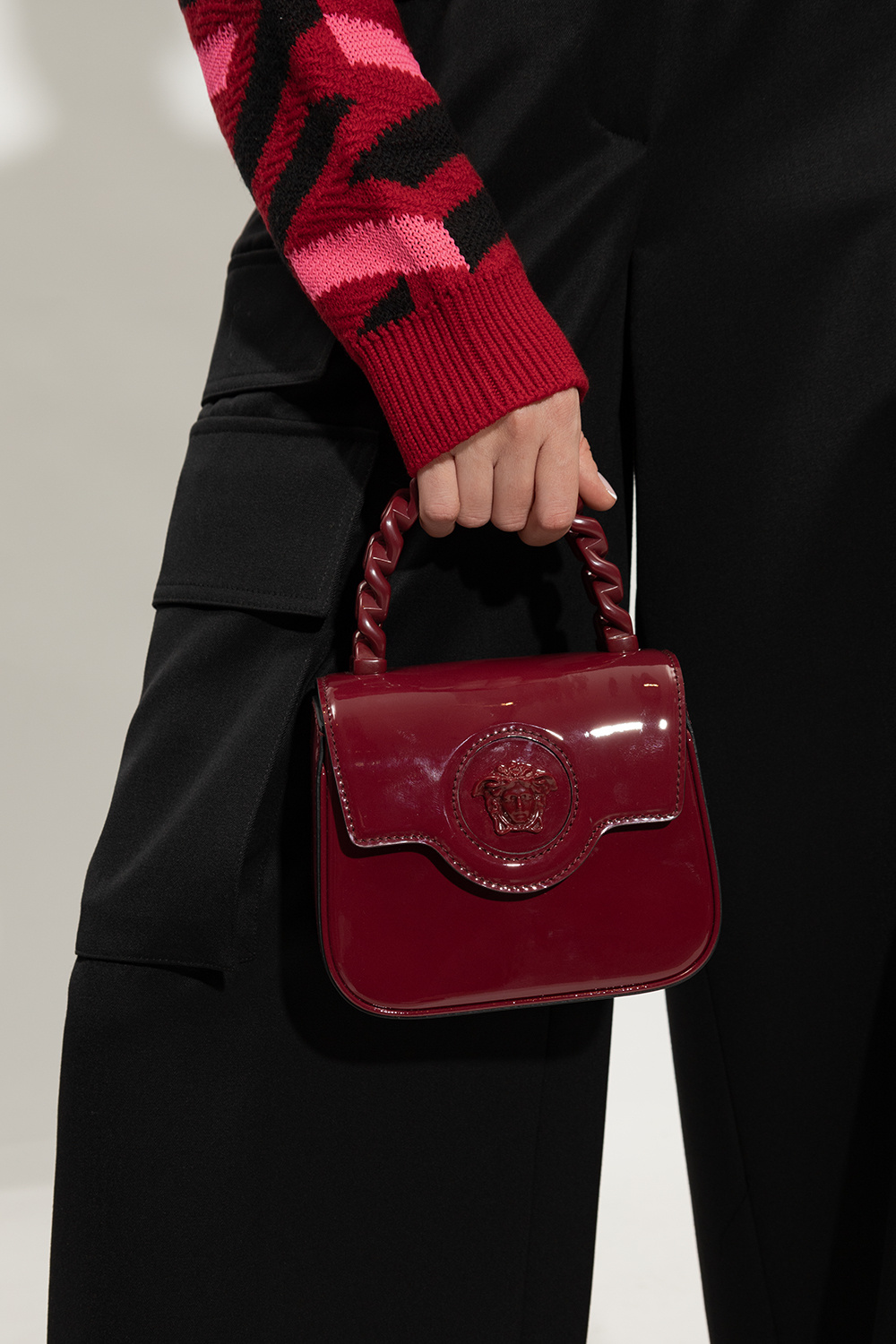 Swipe Zipped Tote Bag - SchaferandweinerShops Canada - Burgundy 'La Medusa  Mini' shoulder bag Versace